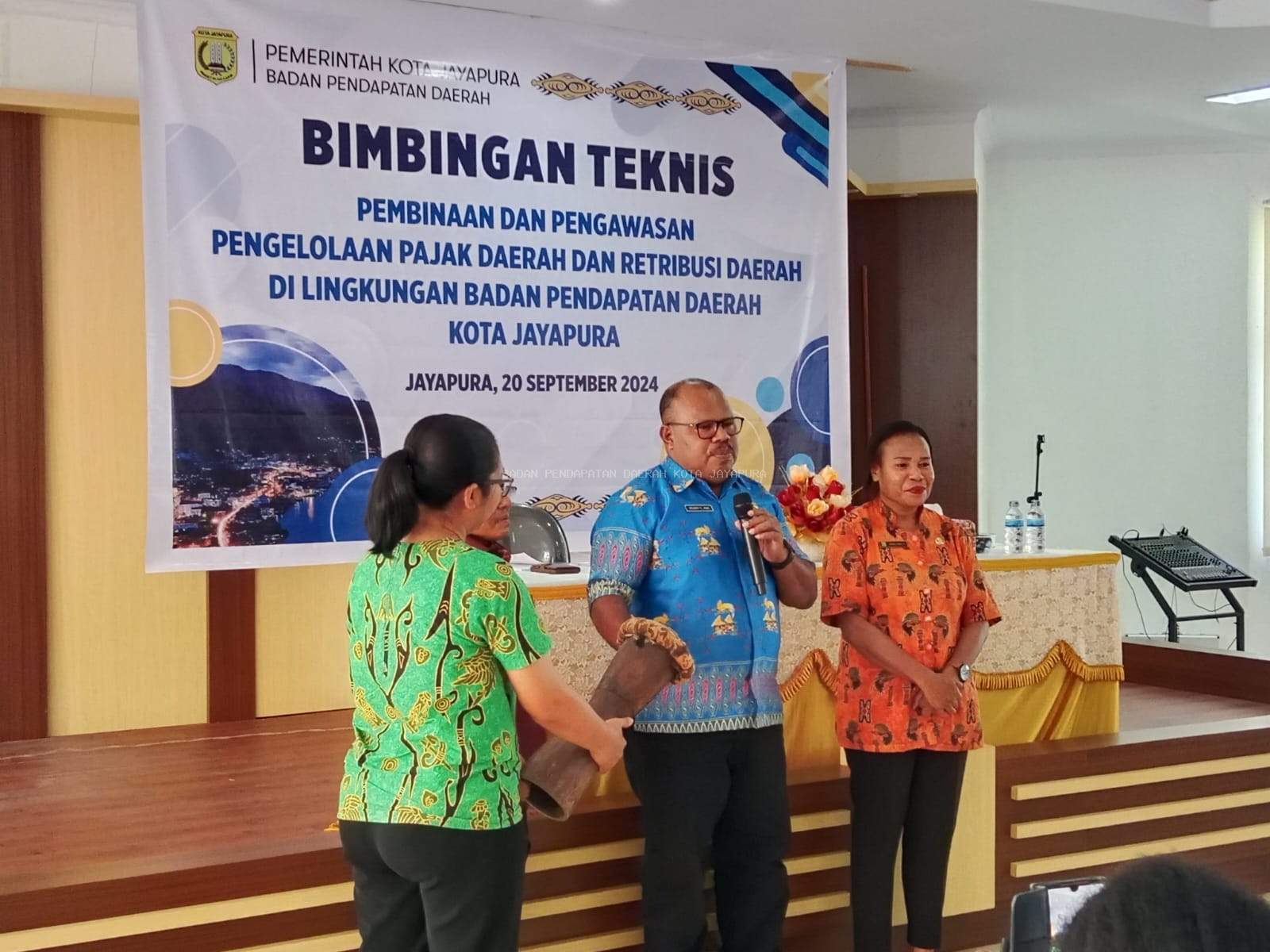 Pembinaan dan Pengawasan Pengelolaan Pajak Daerah dan Retribusi Daerah di Lingkungan Badan Pendapatan Daerah Kota Jayapura