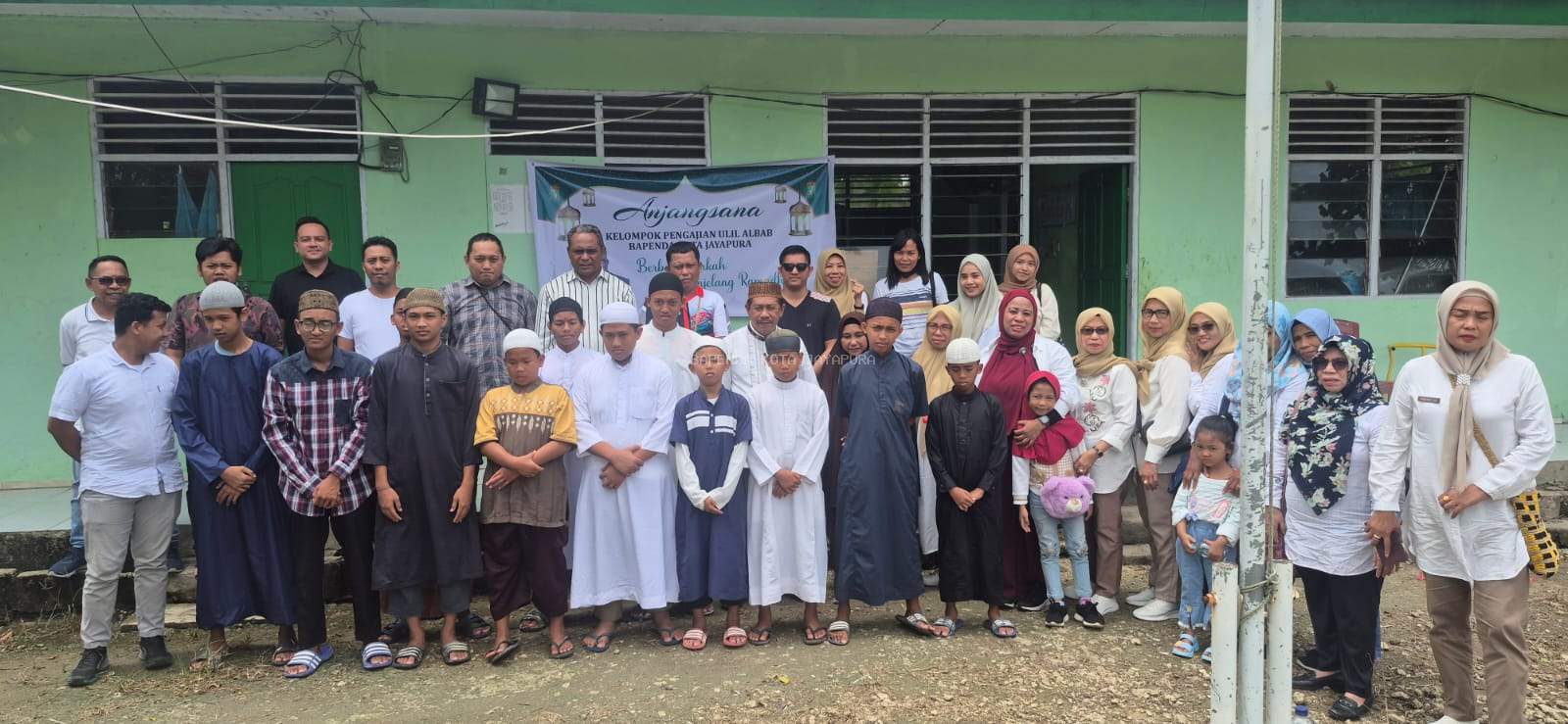 Kelompok Pengajian Ulil Albab Bapenda Berbagi Berkah Menjelang Bulan Suci Ramadhan Ke Pesantren Darul Ilmi Holtekam